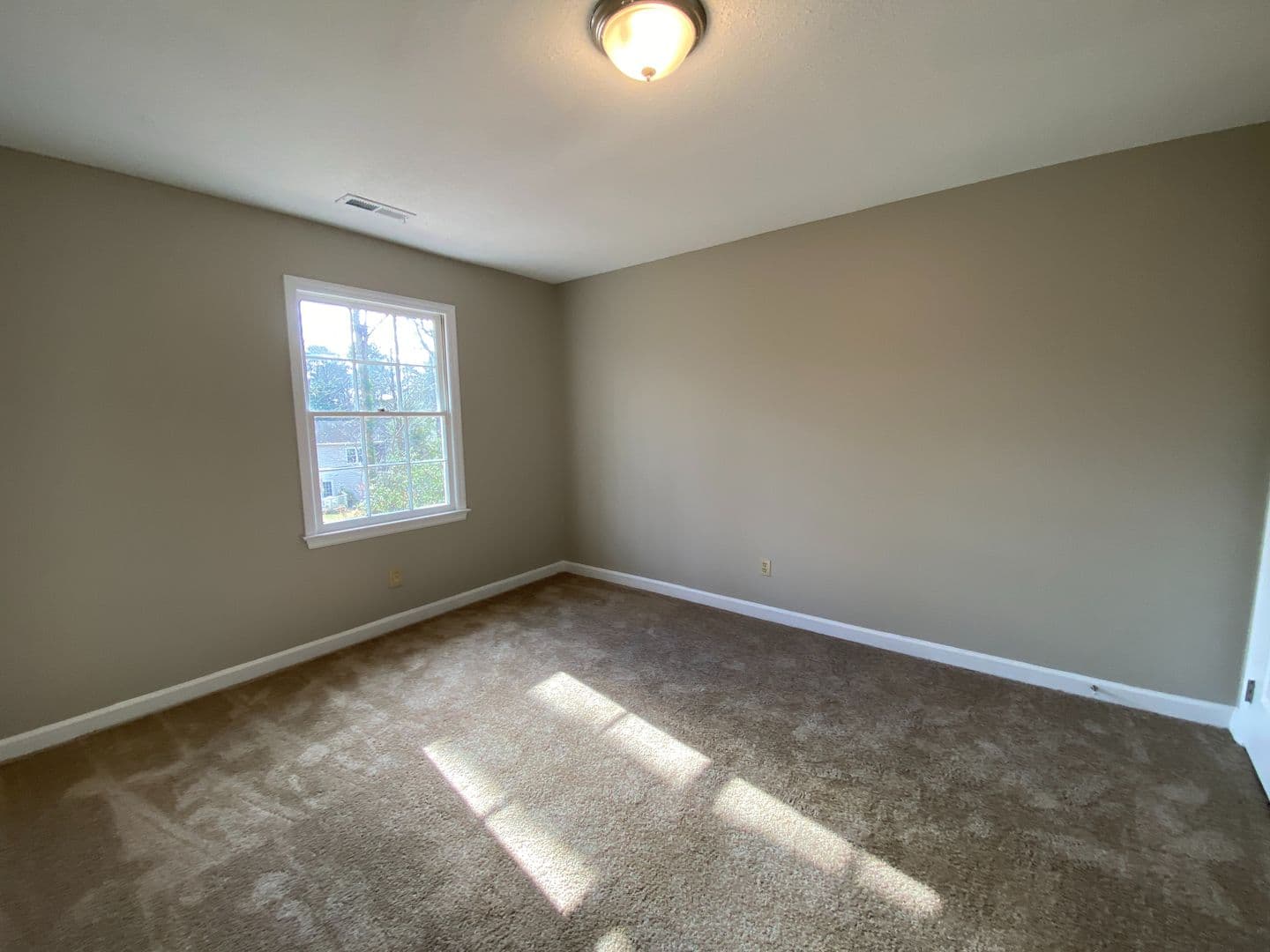 Raleigh House: 216 Woods Ream Dr