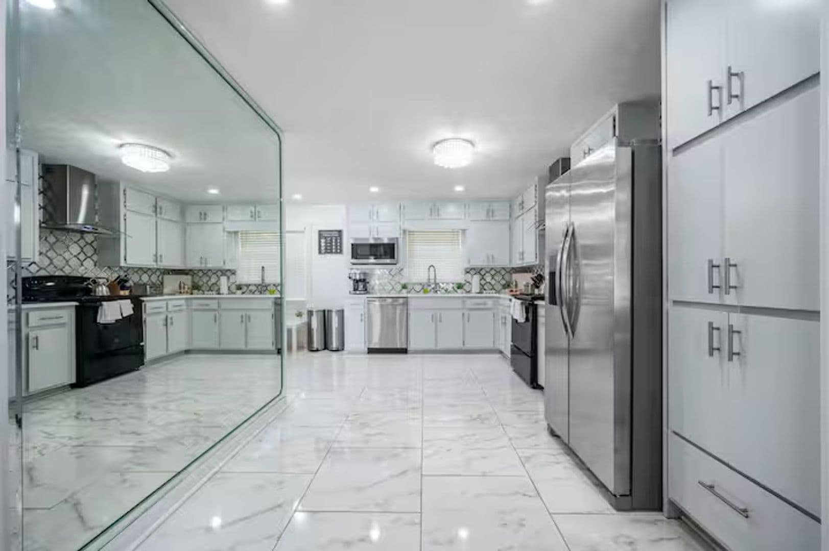 Lilburn House: 493 Greg Dr SW