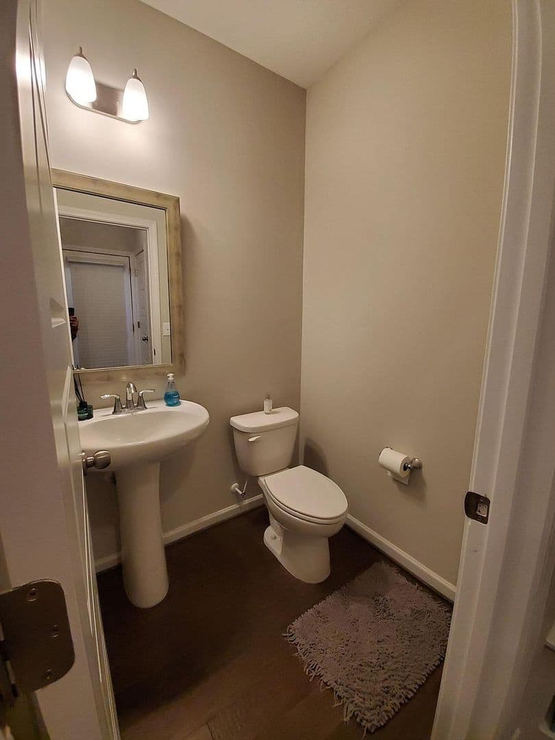 Durham House: 1013 Metropolitan Dr