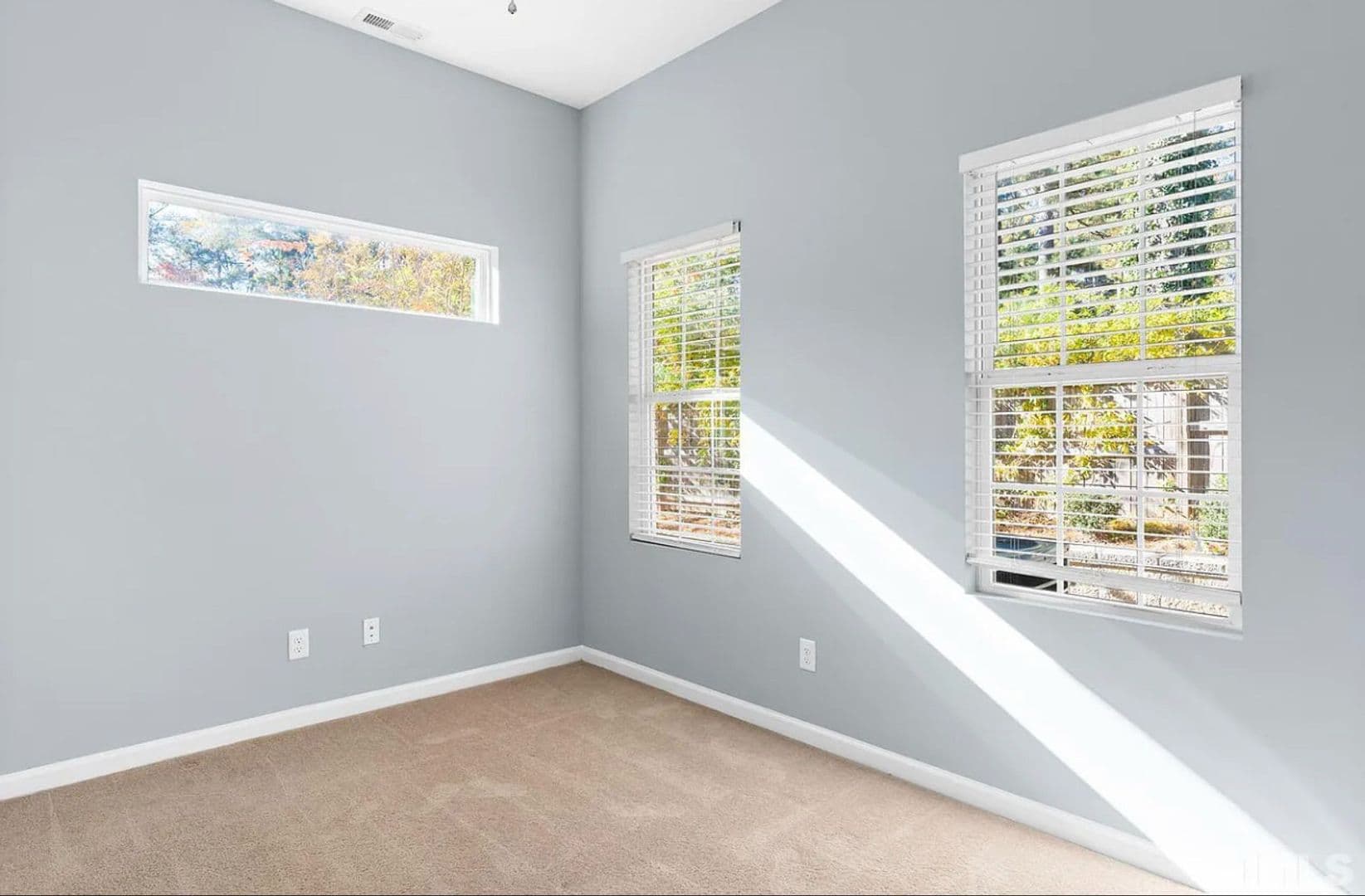 Raleigh House: 129 Pineland Cir