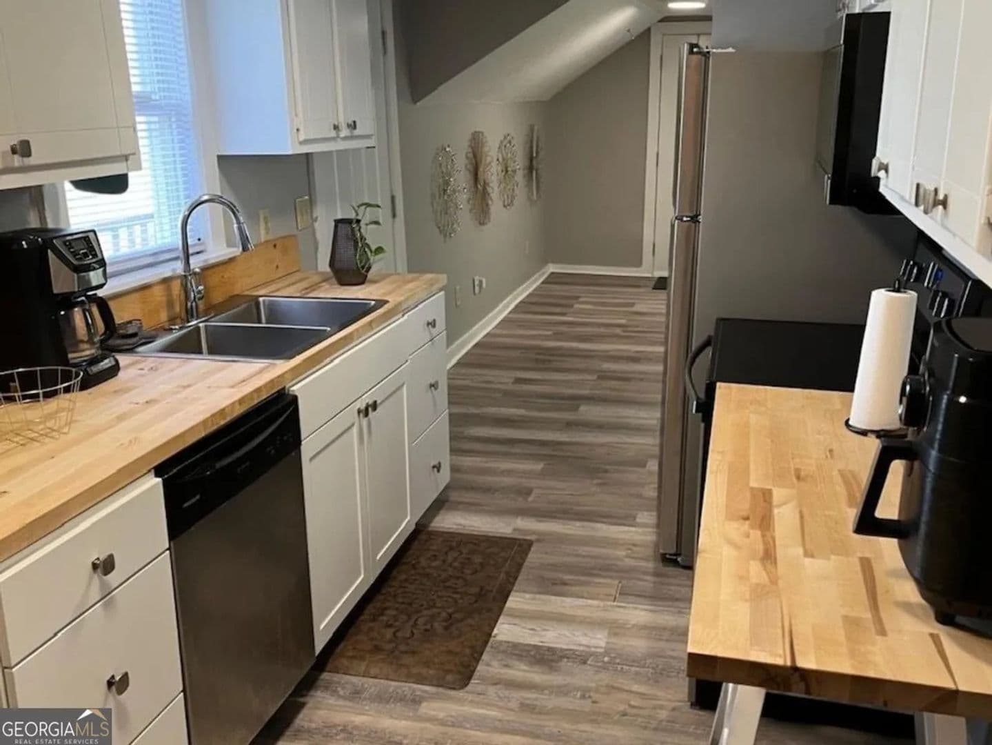 Douglasville House: 6787 W Strickland St
