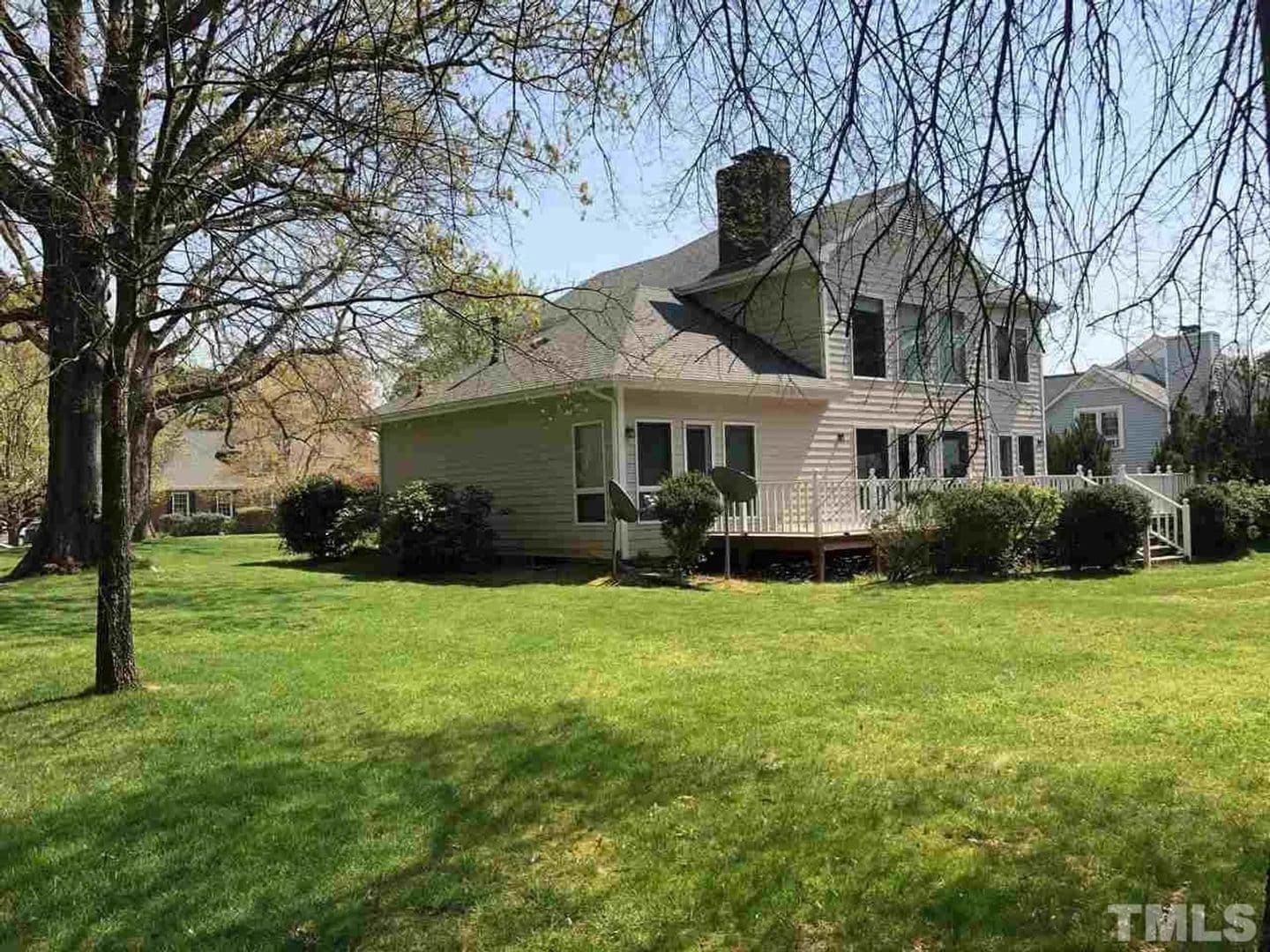 Apex House: 1010 Kingsway Dr