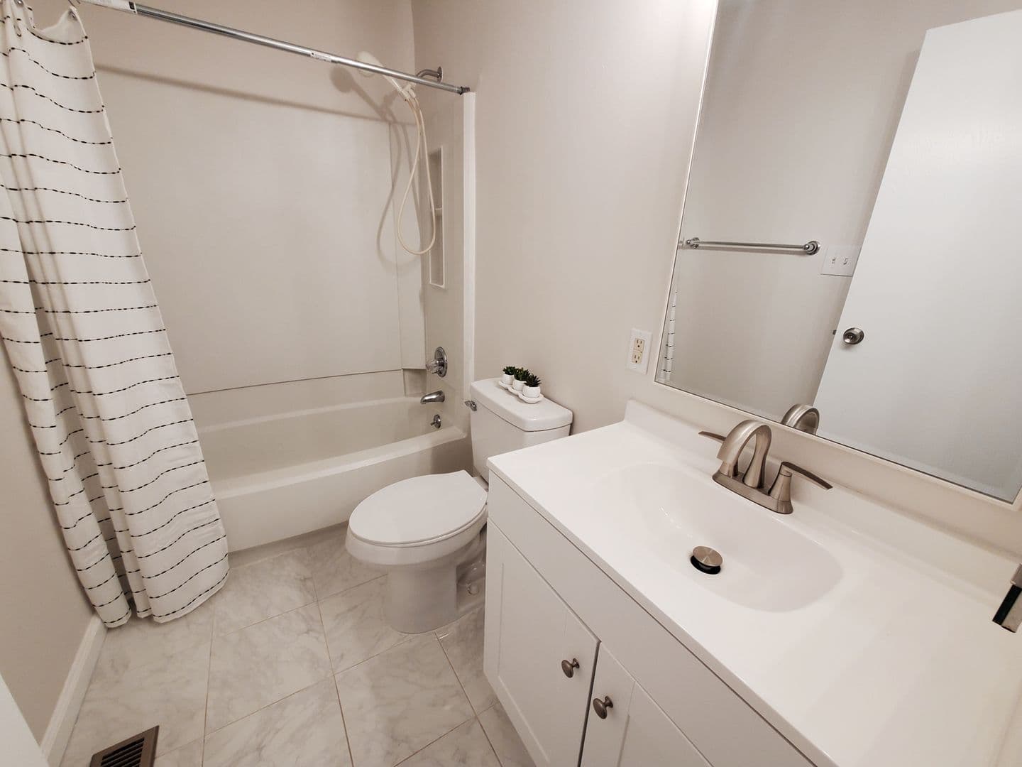 Raleigh House: 2824 Henslowe Dr