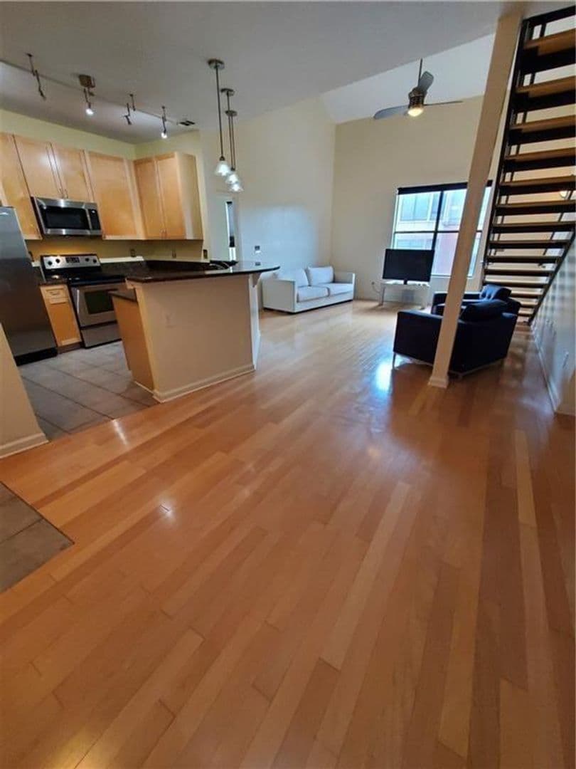 Atlanta House: 400 17th St NW