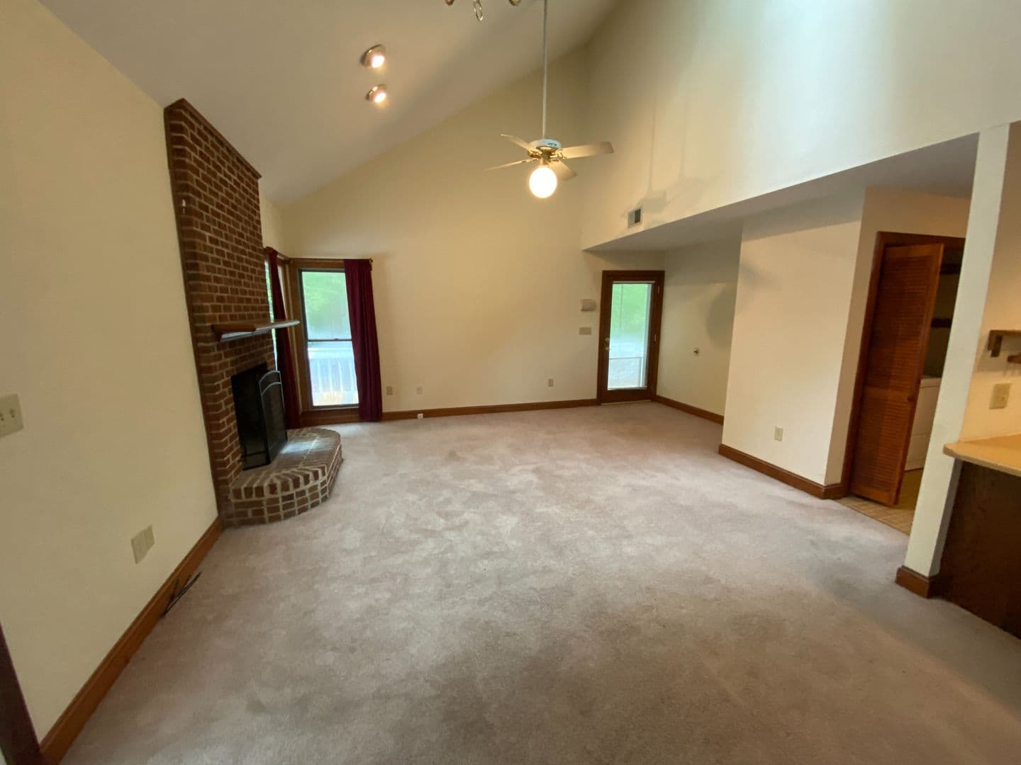 Raleigh House: 700 Grove Ave
