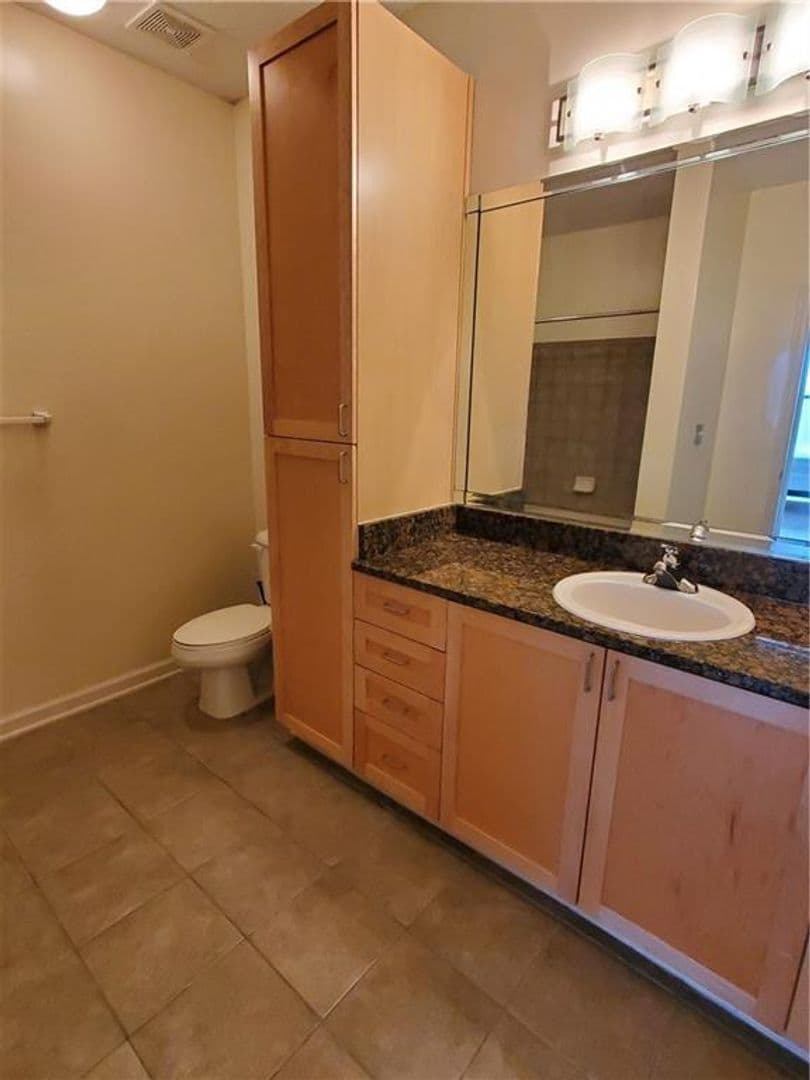 Atlanta House: 400 17th St NW