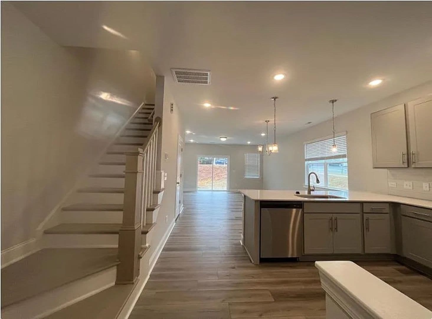 Apex House: 330 Old Grove Ln