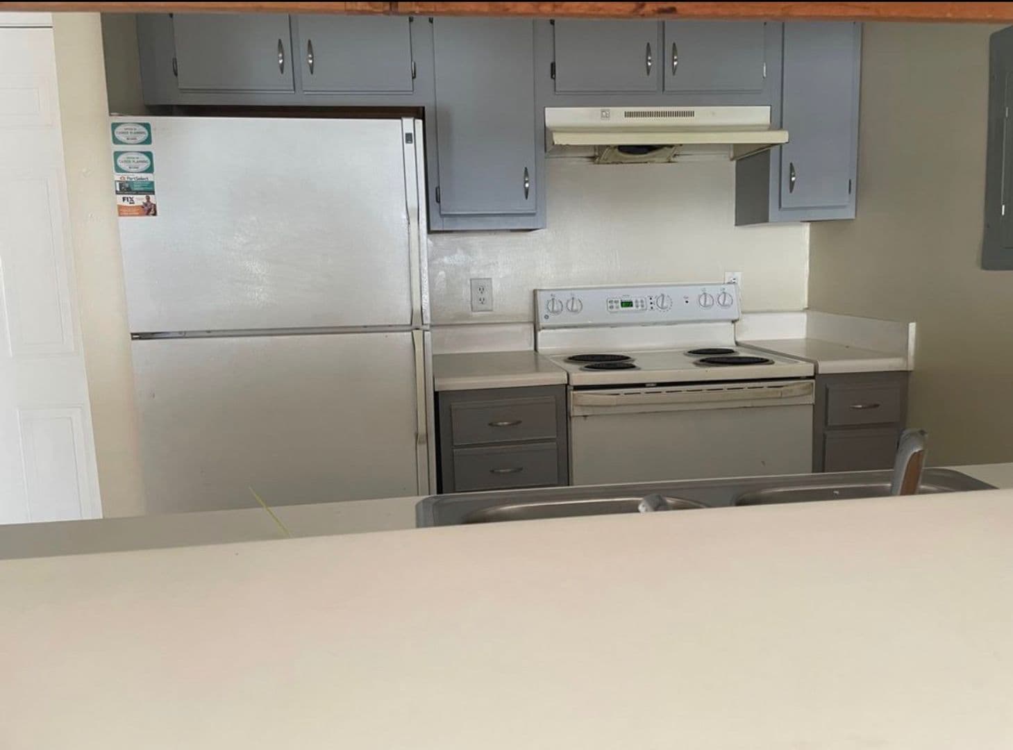 Raleigh House: 1241 University Ct