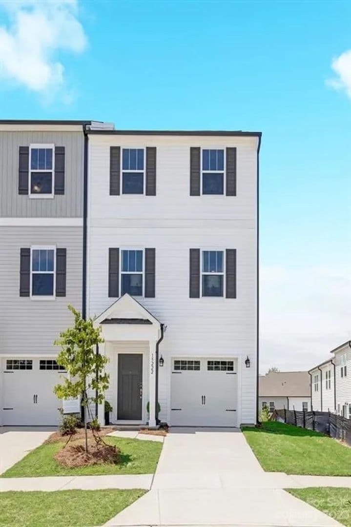 Charlotte House: 15128 Scoter St