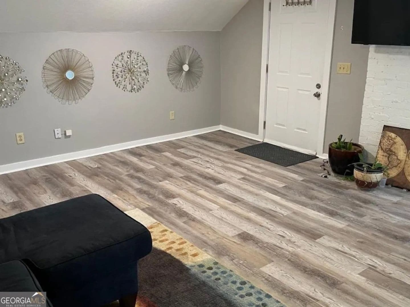 Douglasville House: 6787 W Strickland St