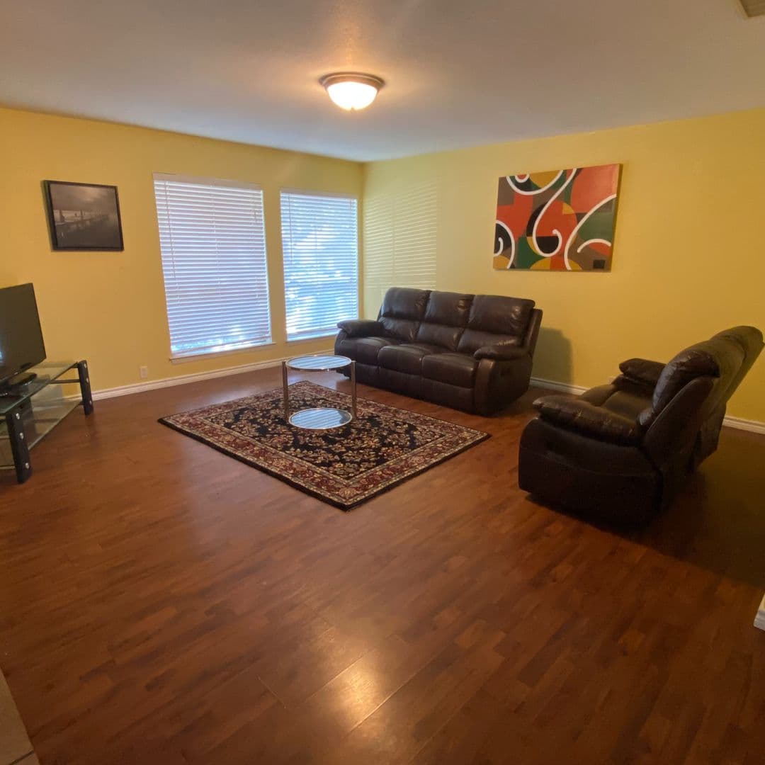 Dallas House: 11824 Leisure Dr
