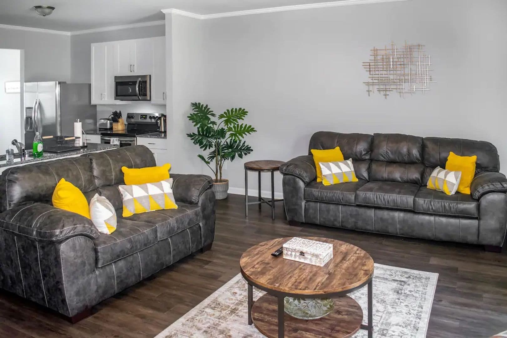 East Point House: 3196 Laurel Ridge Cir