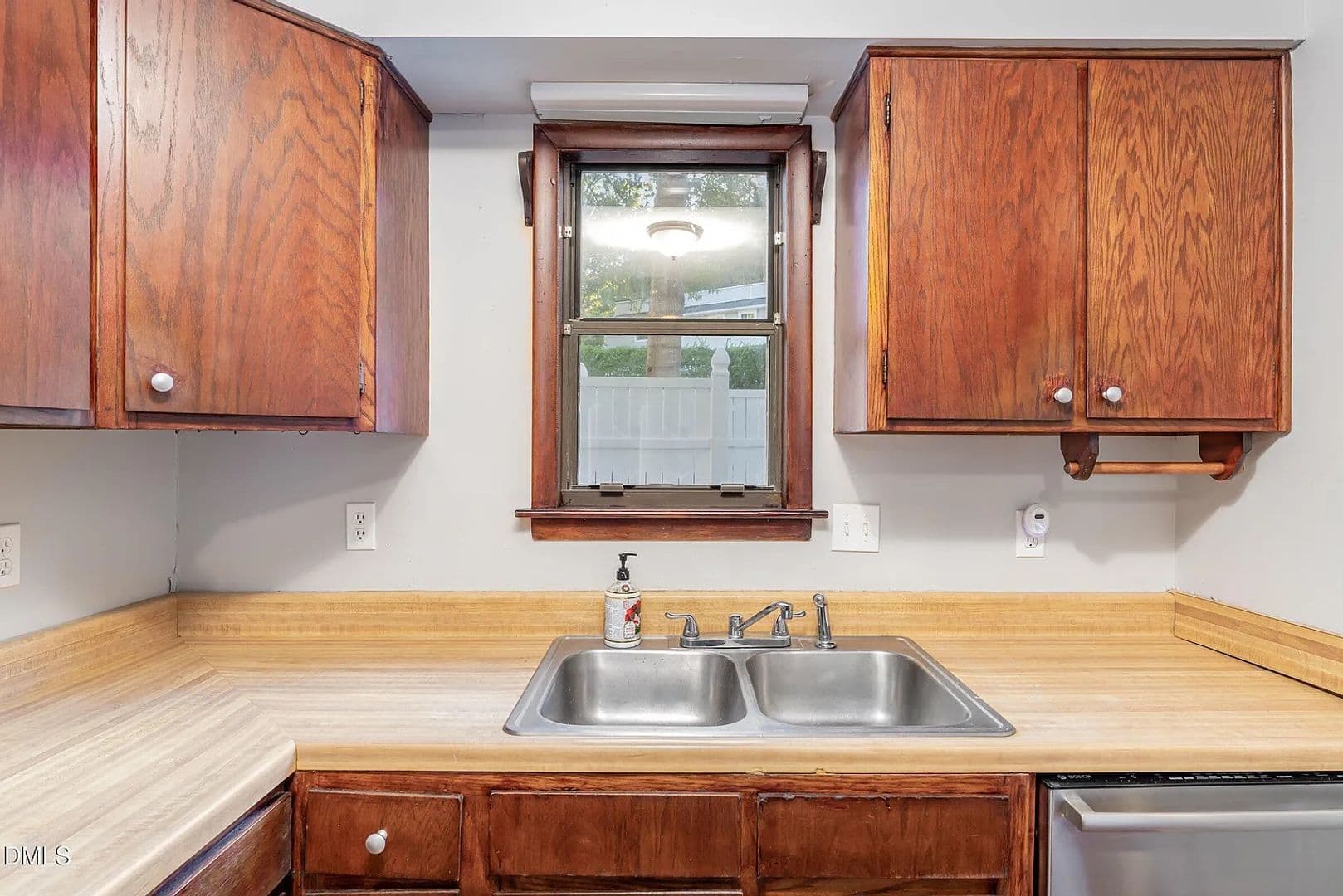 Raleigh House: 7320 Sandy Creek Dr