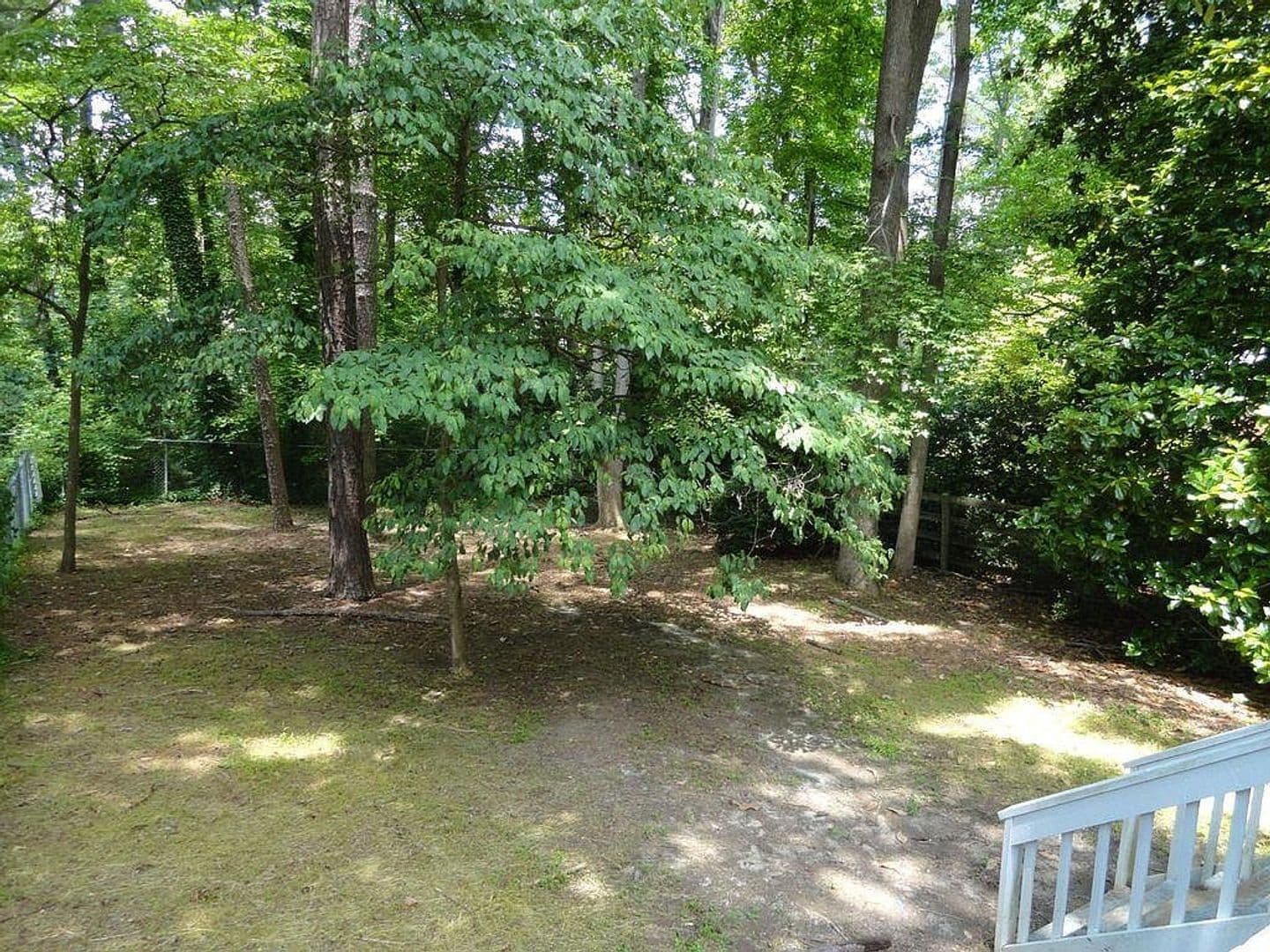 Raleigh House: 700 Grove Ave