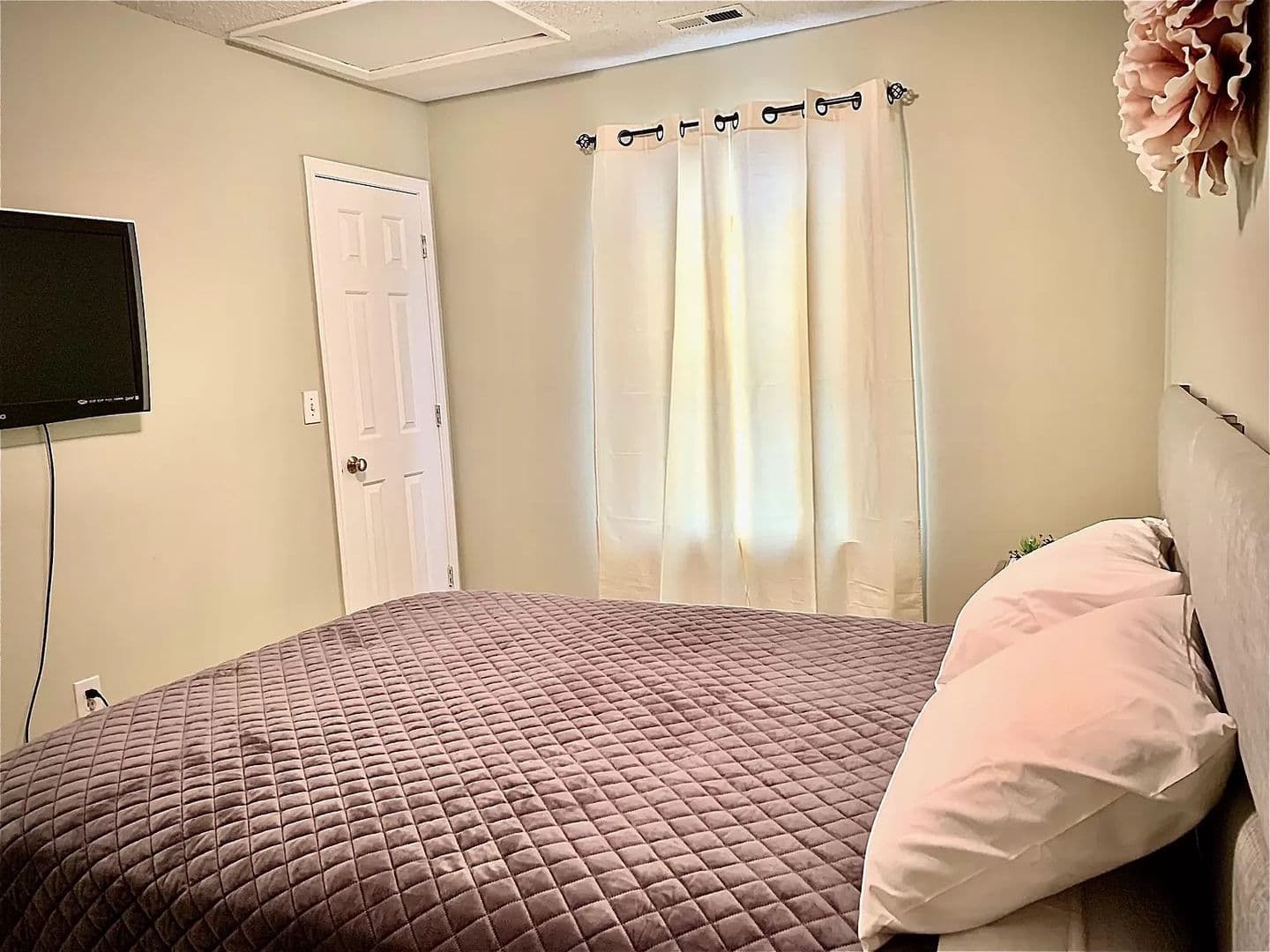 Charlotte House: 204 Tom Hunter Rd