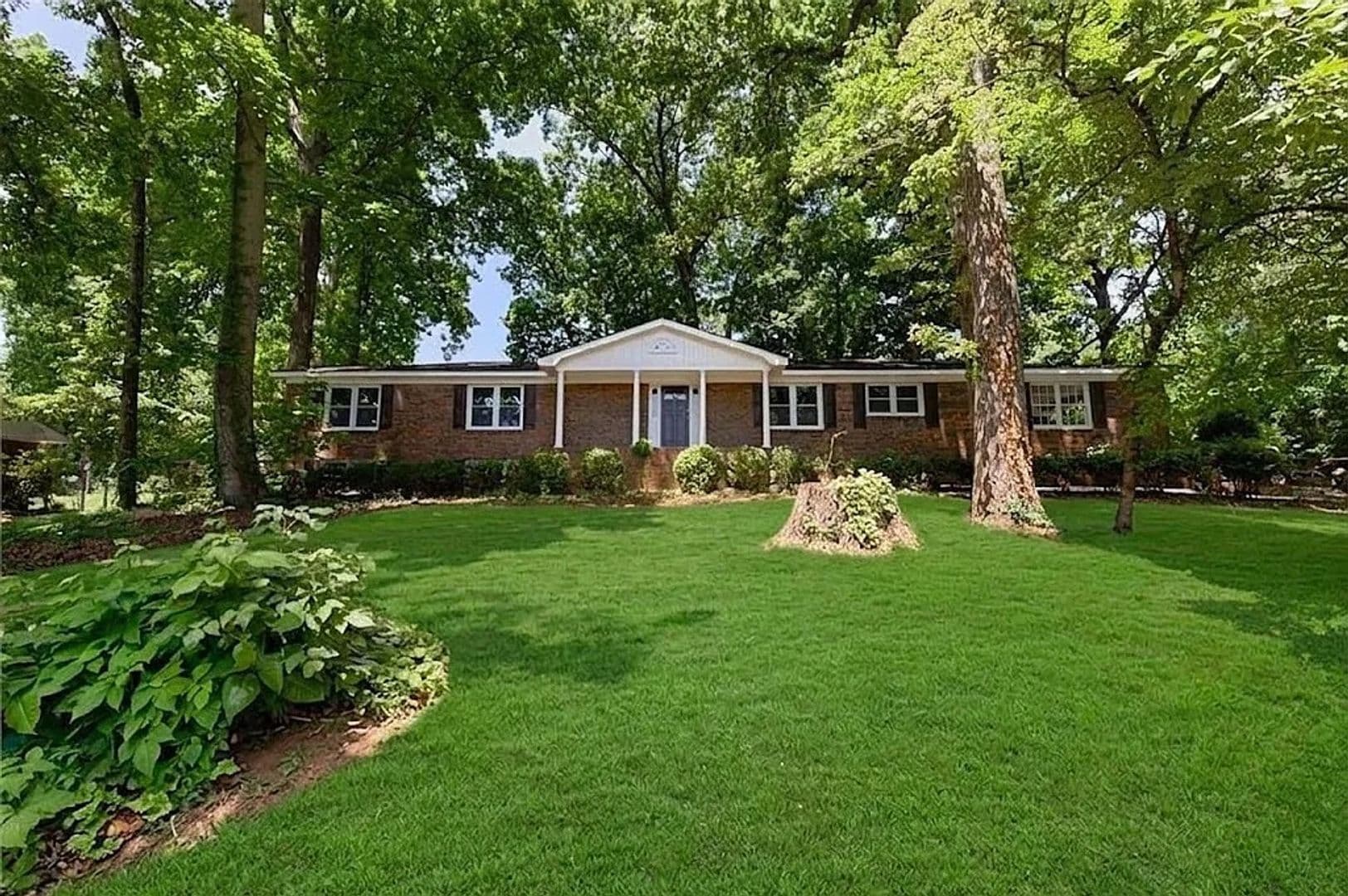 Kennesaw House: 3979 Potomac Dr NW