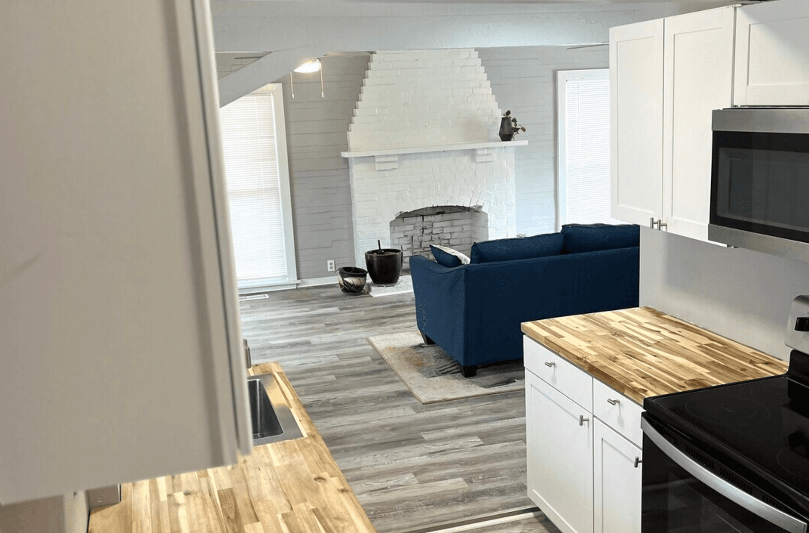 Douglasville House: 6787 W Strickland St