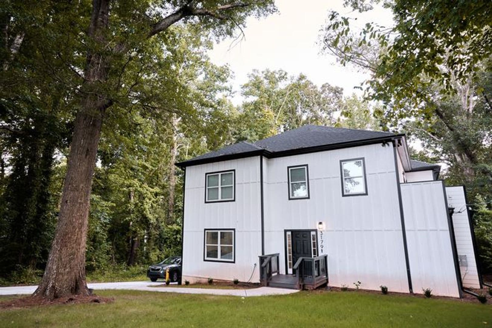 Decatur House: 3179 Alston Dr