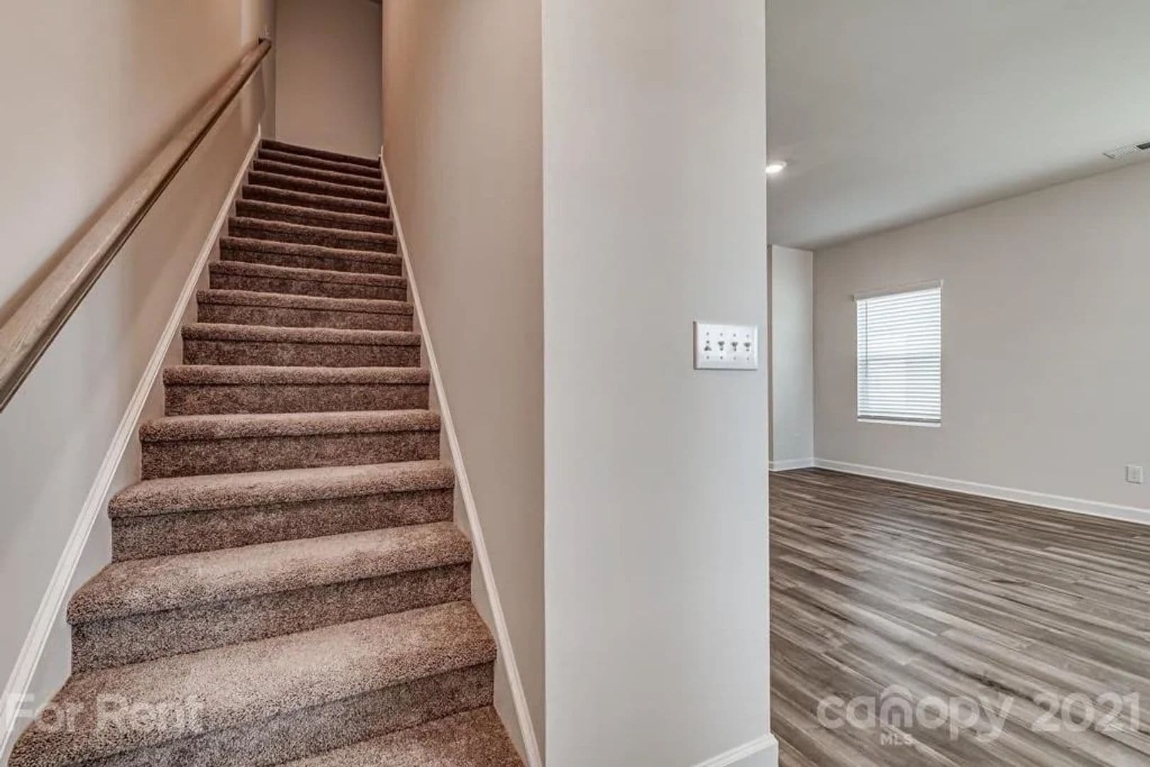 Charlotte House: 2022 Tears Ln