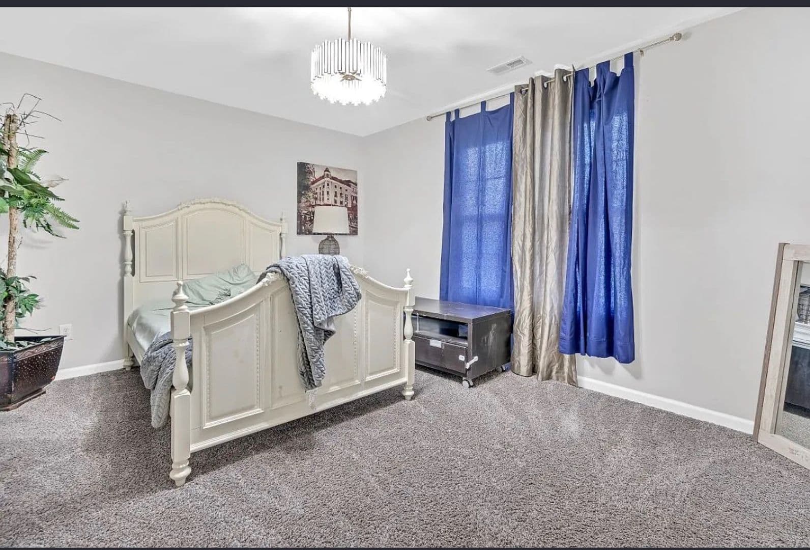 Knightdale House: 5077 Stonewood Pines Dr