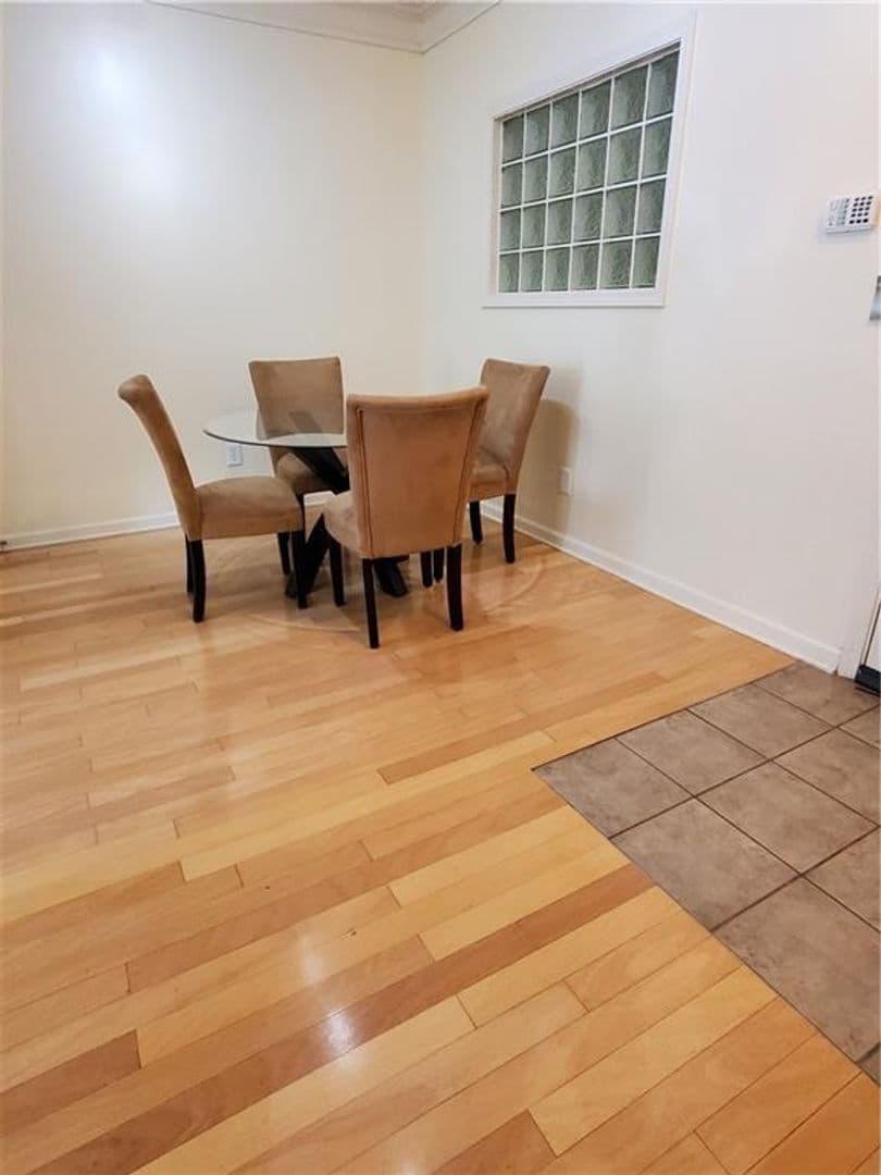 Atlanta House: 400 17th St NW