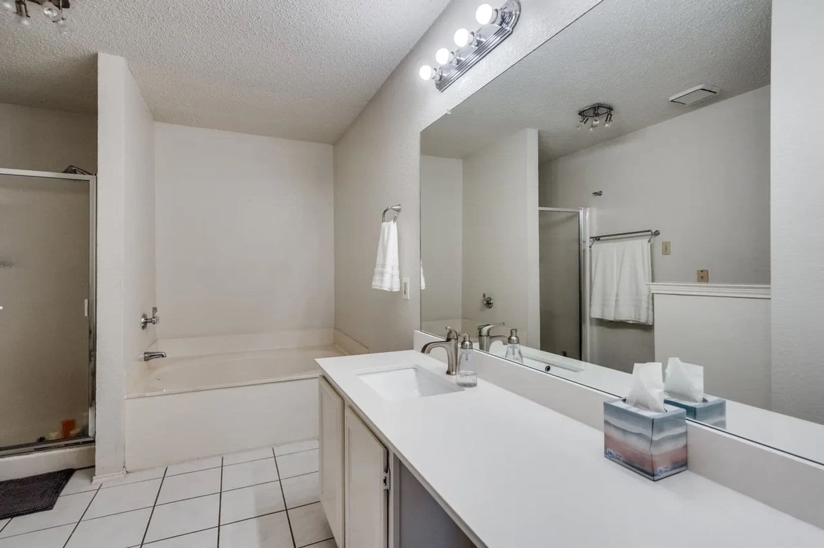 McKinney House: 606 Bandera St