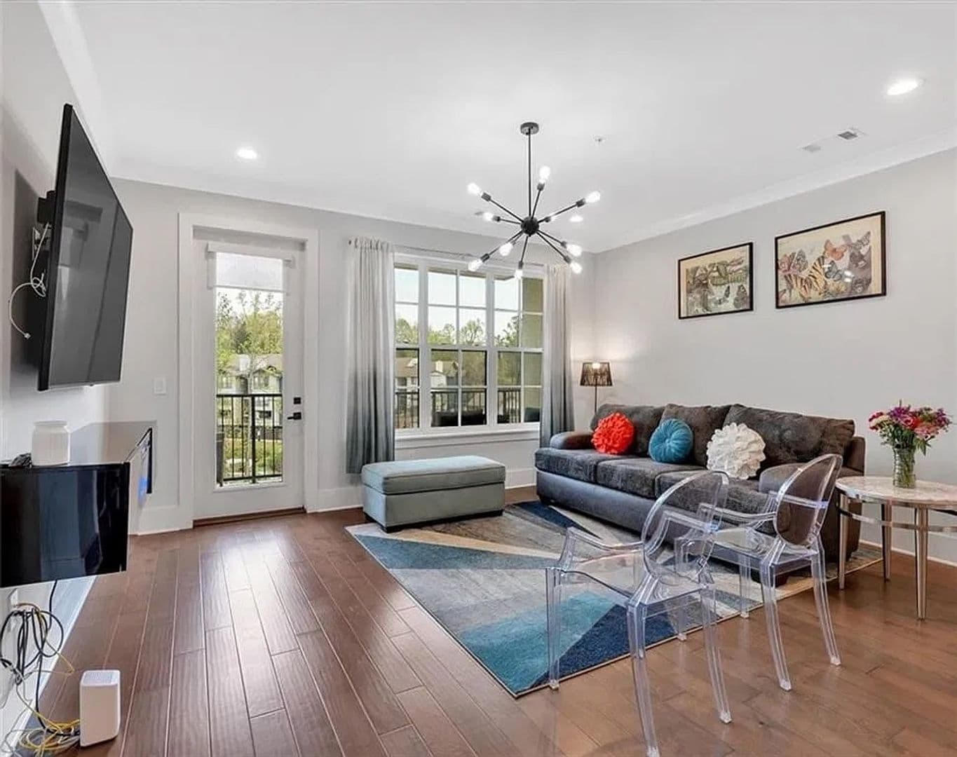 Atlanta House: 6890 Peachtree Dunwoody Rd NE