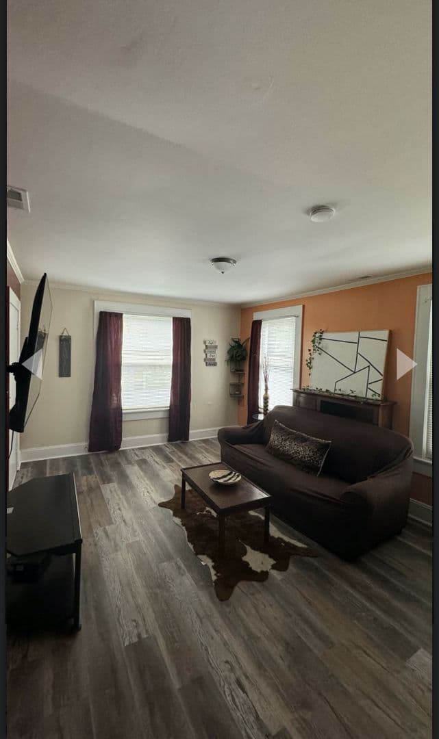 Concord House: 397 Kerr St NW