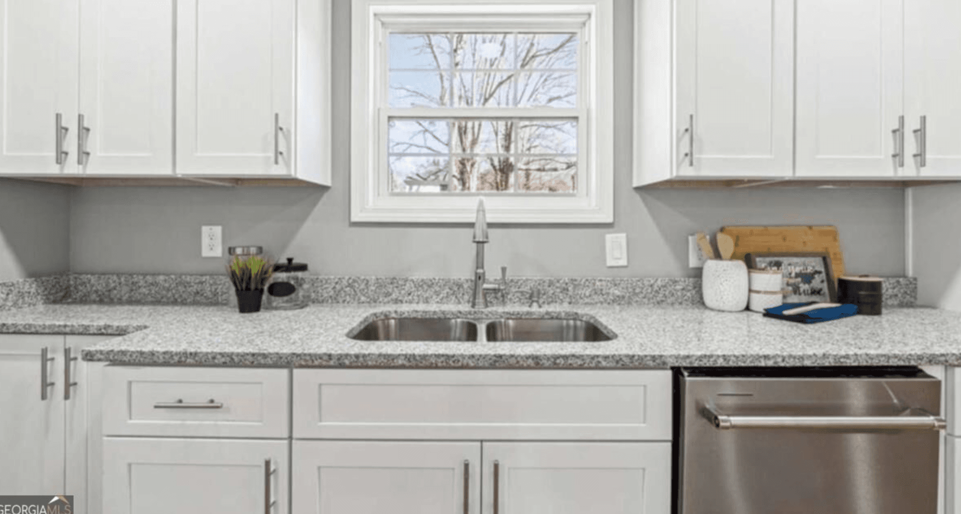 College Park House: 3482 Atlanta St