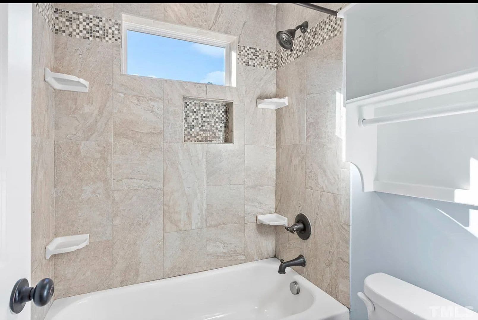 Raleigh House: 129 Pineland Cir