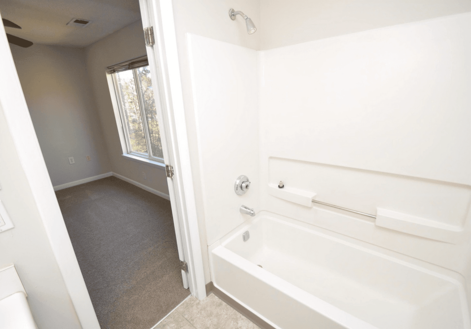 Raleigh House: 1331 #302 Crab Orchard Dr