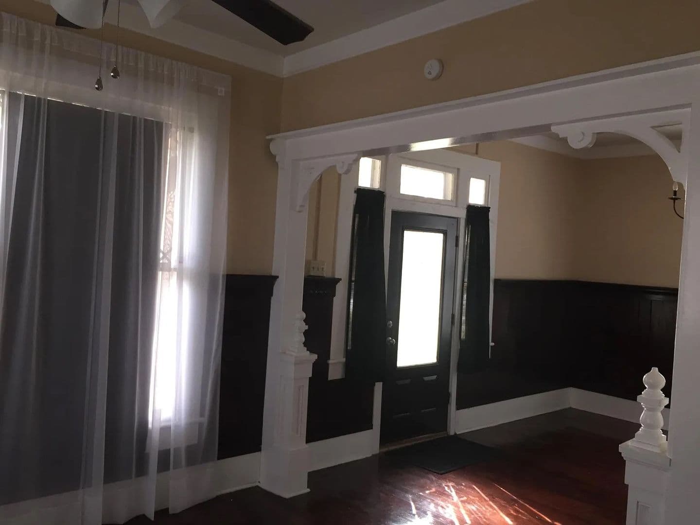 San Antonio House: 411 E Laurel