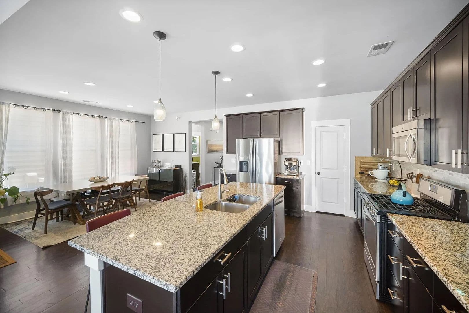 Charlotte House: 2435 Double Oaks Rd