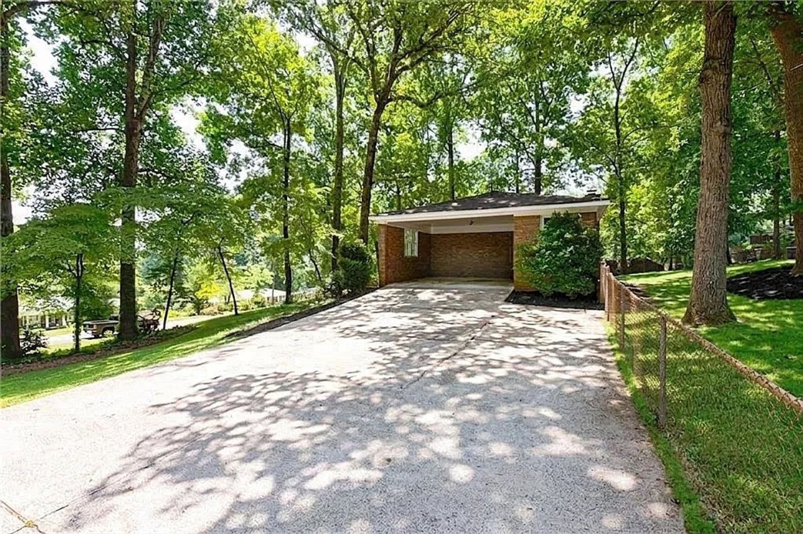 Kennesaw House: 3979 Potomac Dr NW