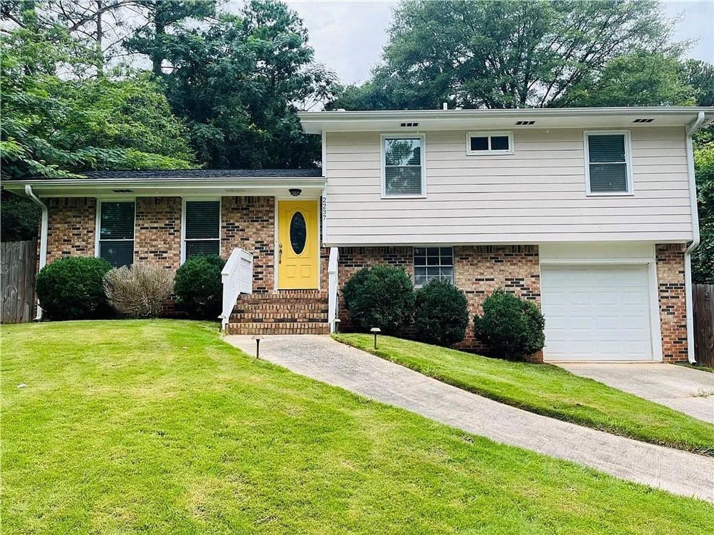 Decatur House: 2237 Scotty Cir