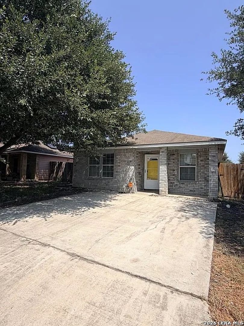 San Antonio House: 6131 Lake Victoria St