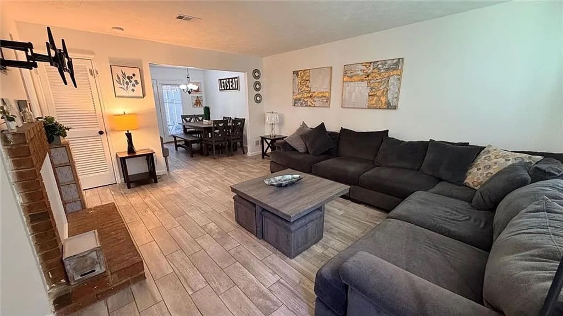 Roswell House: 250 Mill Creek Pl