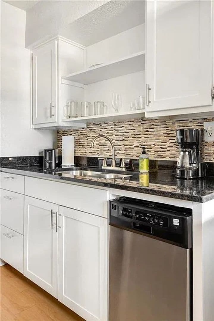 Austin House: 2401 Manor Rd