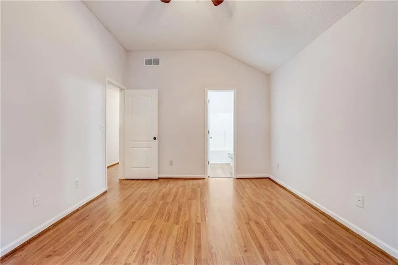 Union City House: 3865 Cypress Pointe Dr