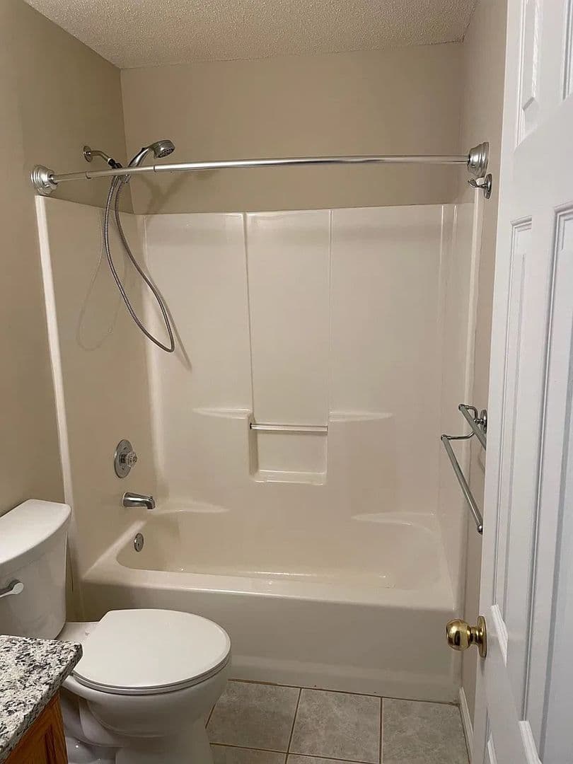 Cartersville House: 44 Pointe N Dr