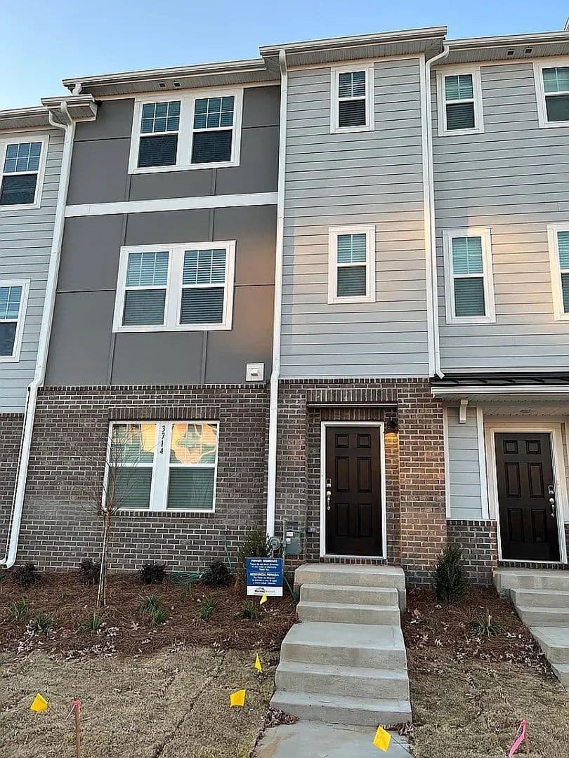 Charlotte House: 3714 Memorial Pkwy