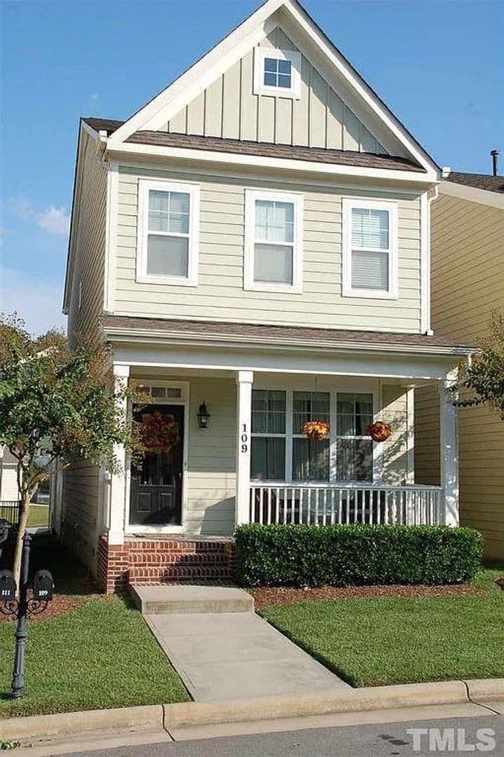 Apex House: 109 Windy Creek Ln