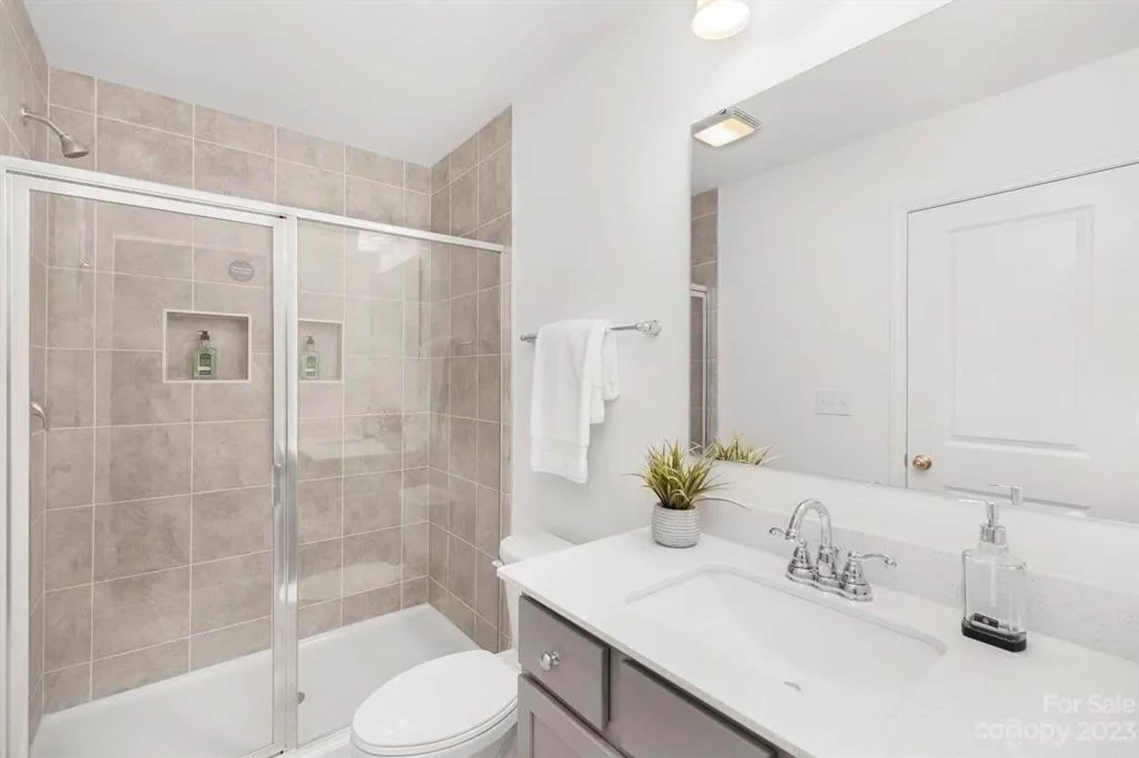 Charlotte House: 15128 Scoter St