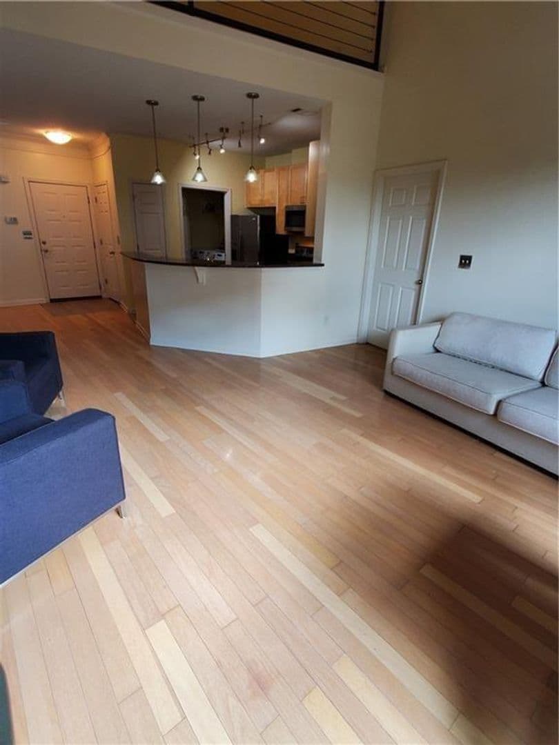 Atlanta House: 400 17th St NW