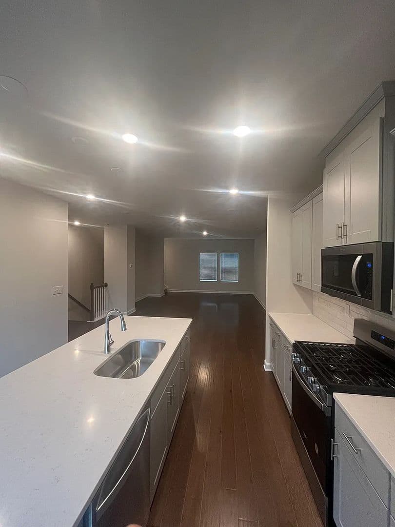 Charlotte House: 3714 Memorial Pkwy