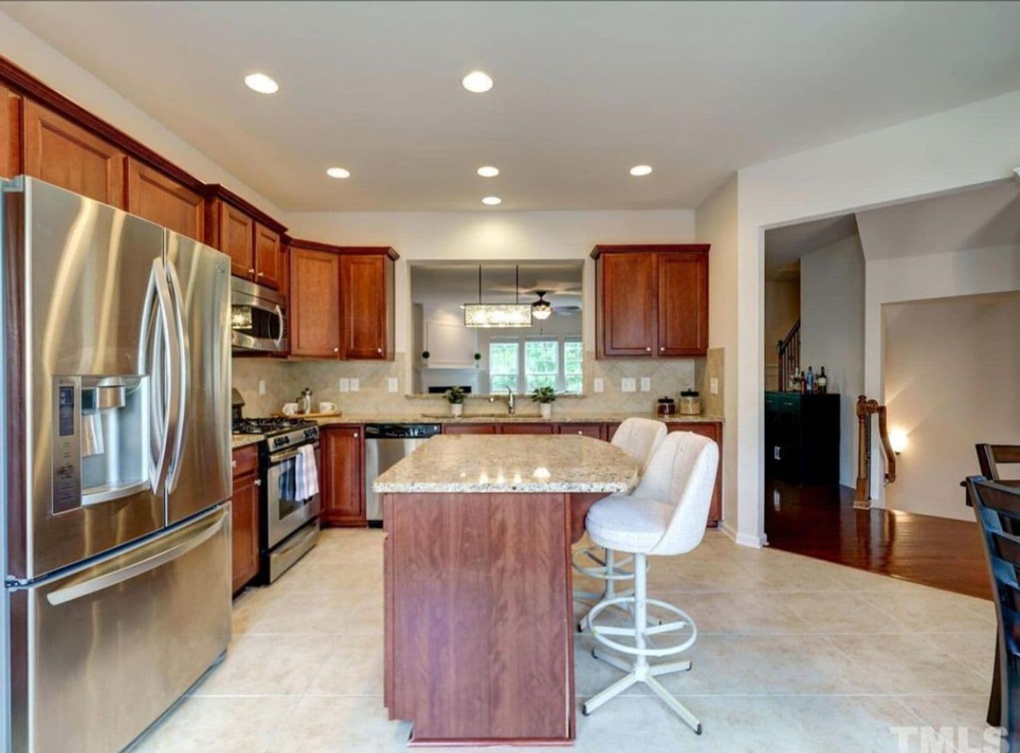 Cary House: 8627 Macedonia Lake Dr