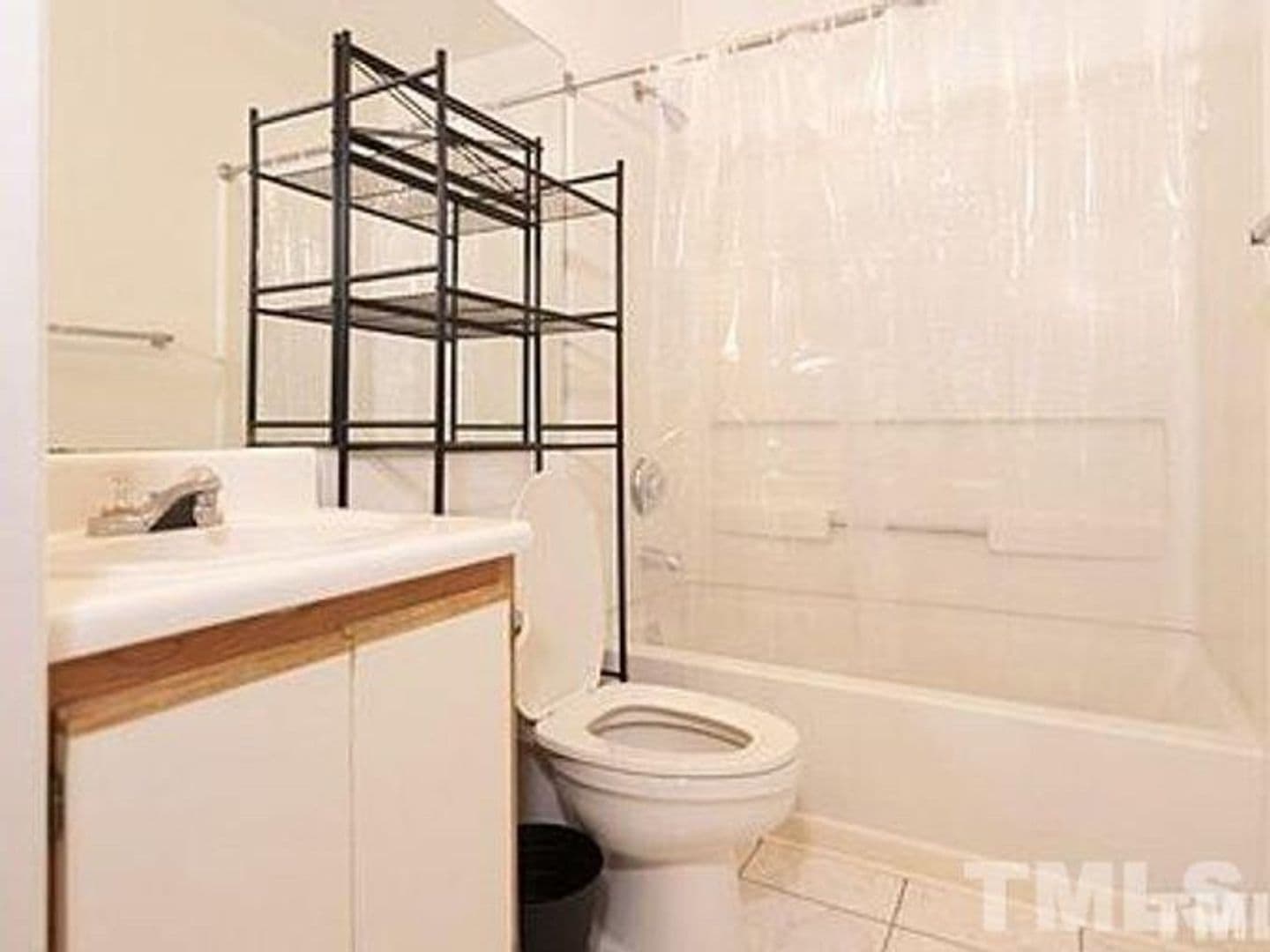 Raleigh House: 1411 Collegiate Cir