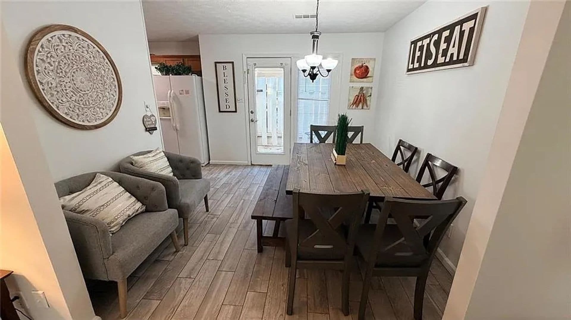 Roswell House: 250 Mill Creek Pl