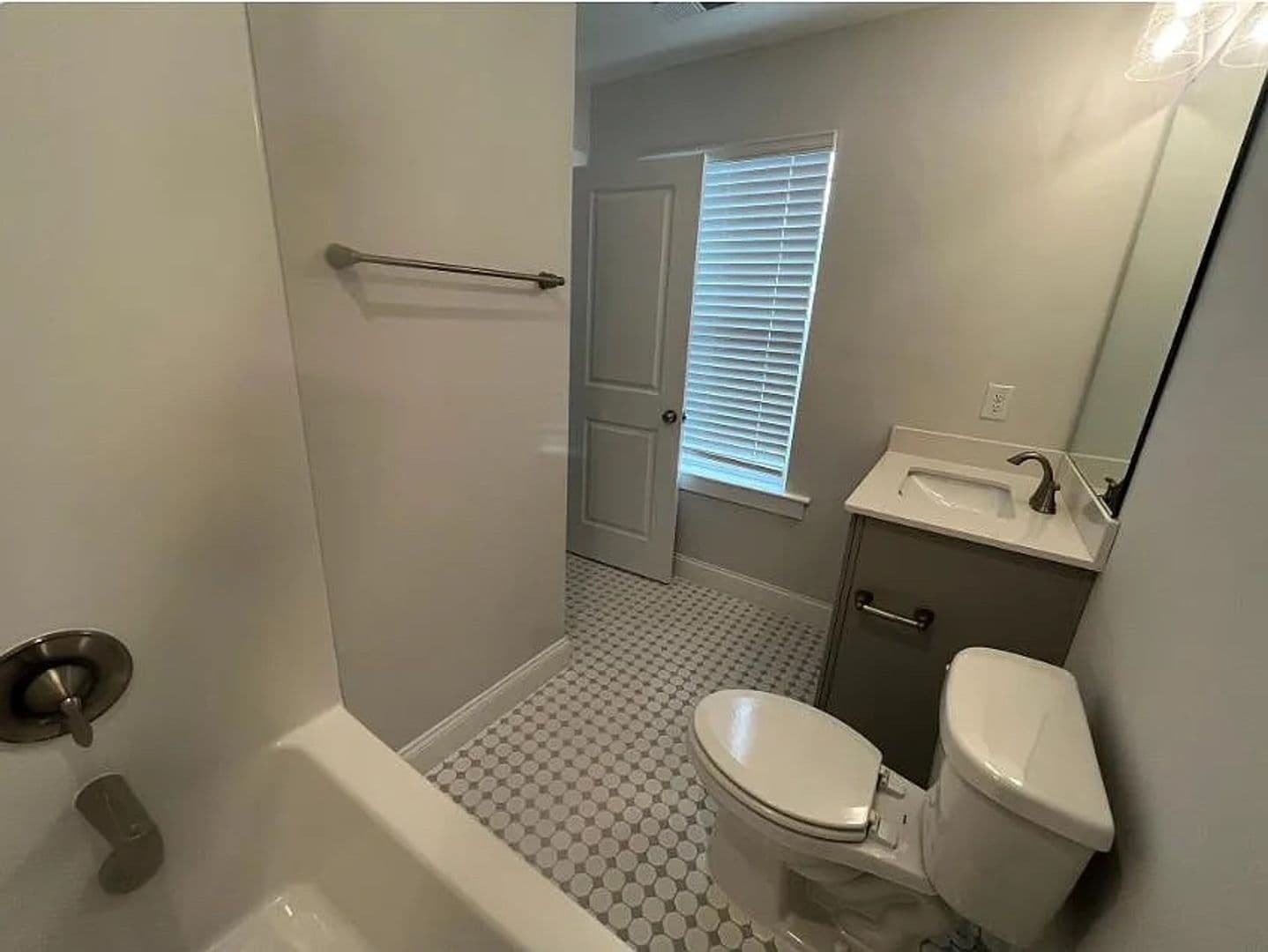 Apex House: 330 Old Grove Ln