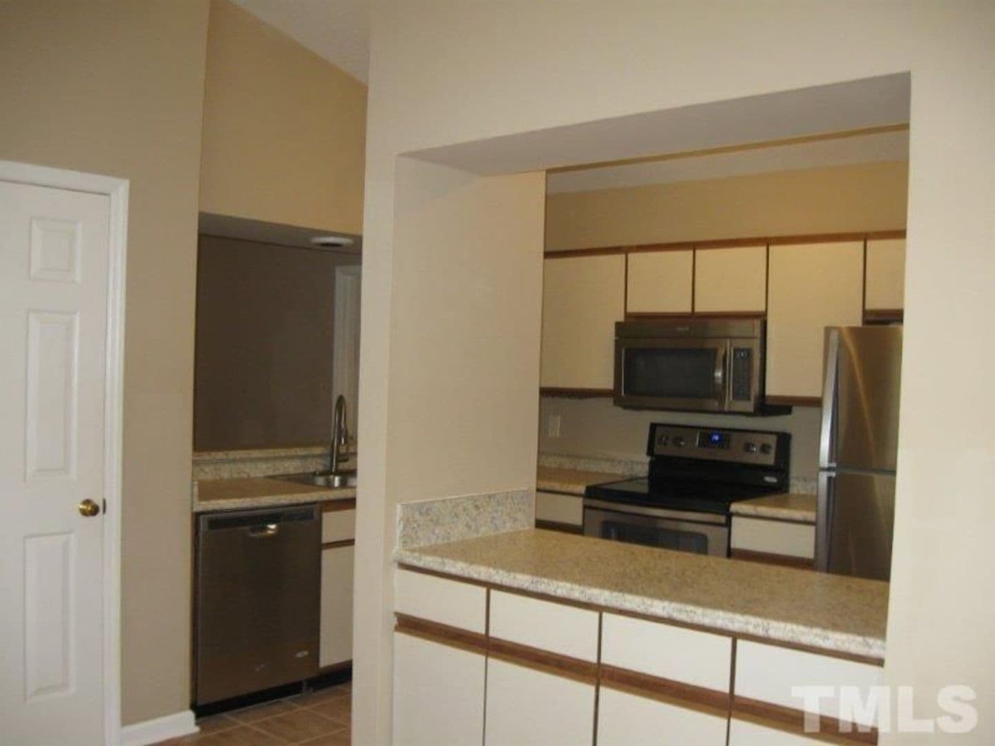 Raleigh House: 6111 Sunpointe Dr